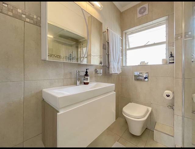 2 BEDROOM APARTMENT FOR SALE IN MOUILLE POINT